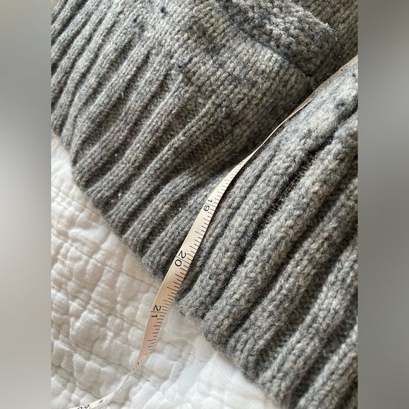 Aritzia TNA white and grey sea to sky WOOL Zip up sweater size Medium NWOT - Picture 6 of 7